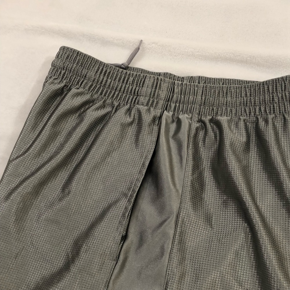 Nike Basketball Metallic Silver Athletic Gym Hiking Shorts Men’s Size M. - Picture 5 of 10